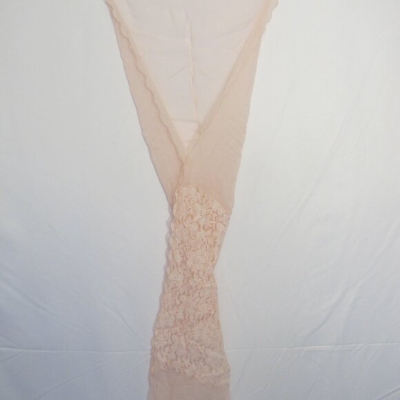 Pink rectangular head scarf or head-kerchief - Picture 6 of 8